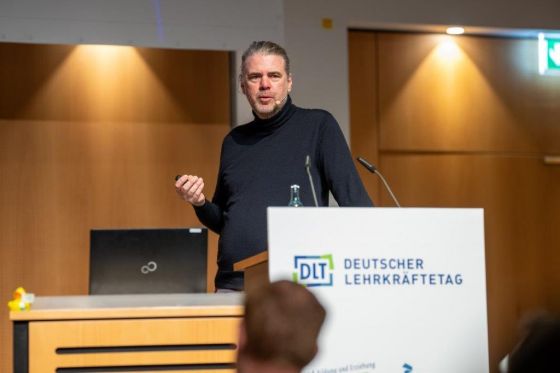 Sven Steffes-Holländer bei seinem Vortrag auf dem DLT