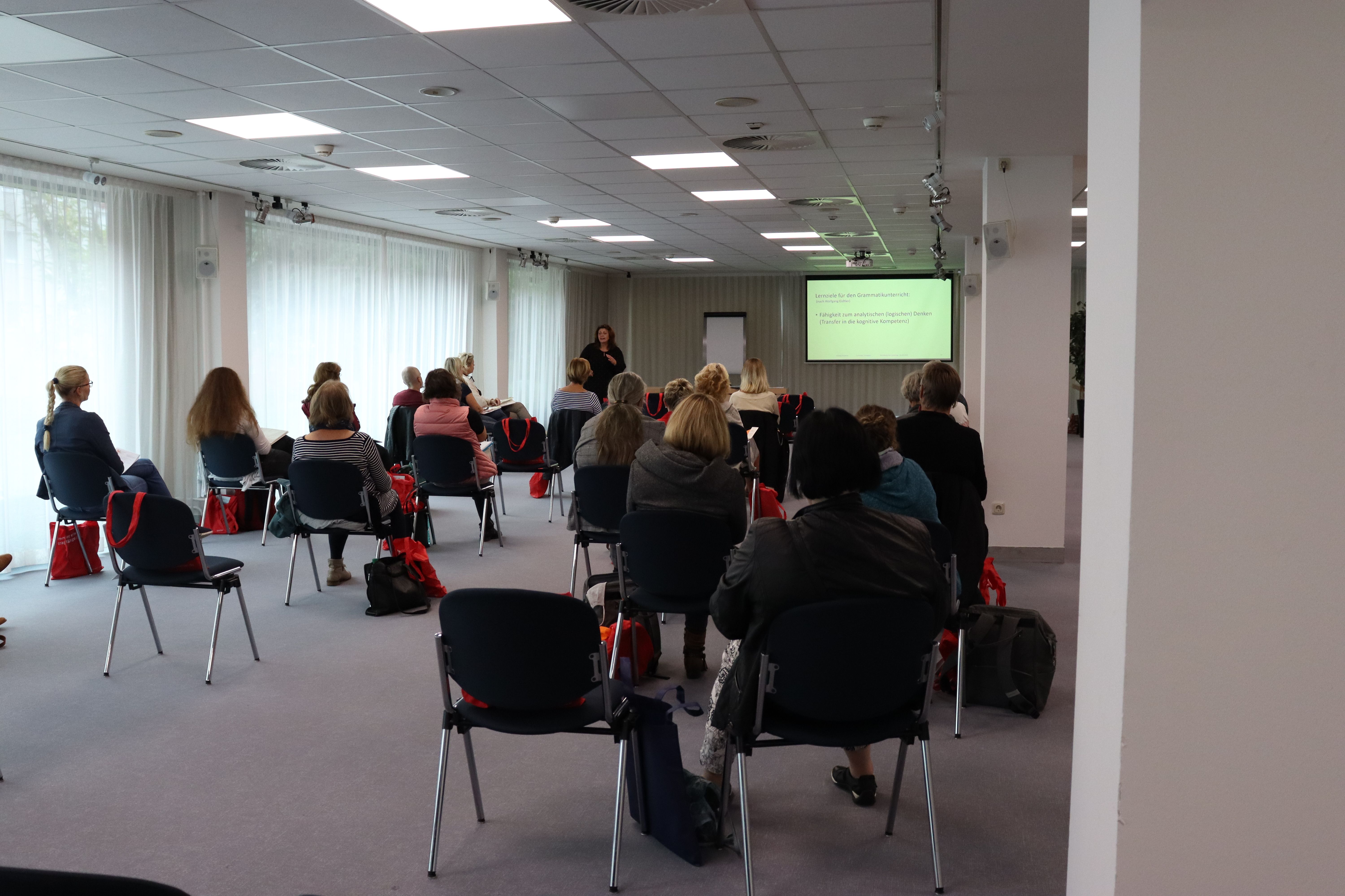 Teilnehmerinnen und Teilnehmer bei einer Fortbildungsveranstaltung